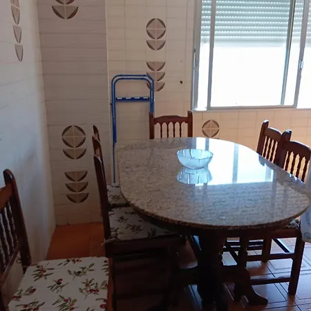 2 En , Proximo A Sanxenxo En Avda Cruz 22 Combarro