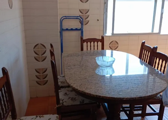 2 En , Proximo A Sanxenxo En Avda Cruz 22 Combarro